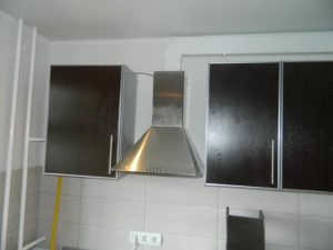 Установка вытяжки на кухне в Химках