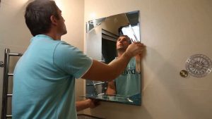 Установка зеркала в ванной в Химках