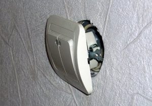 Замена выключателя света в квартире в Химках