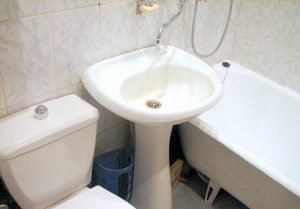 Установка раковины тюльпан в ванной в Химках